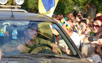 Николаев встречает 79-ю аэромобильную бригаду