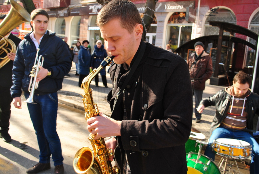 Уличные музыканты в Николаеве