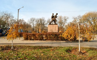 55 лет назад в Пионерском сквере был открыт памятник Шуре Коберу и Вите Хоменко