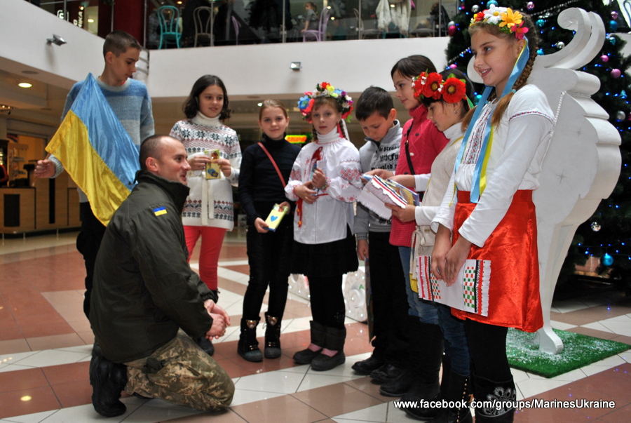 Вручение детских рисунков бойцам Морской Пехоты Украины