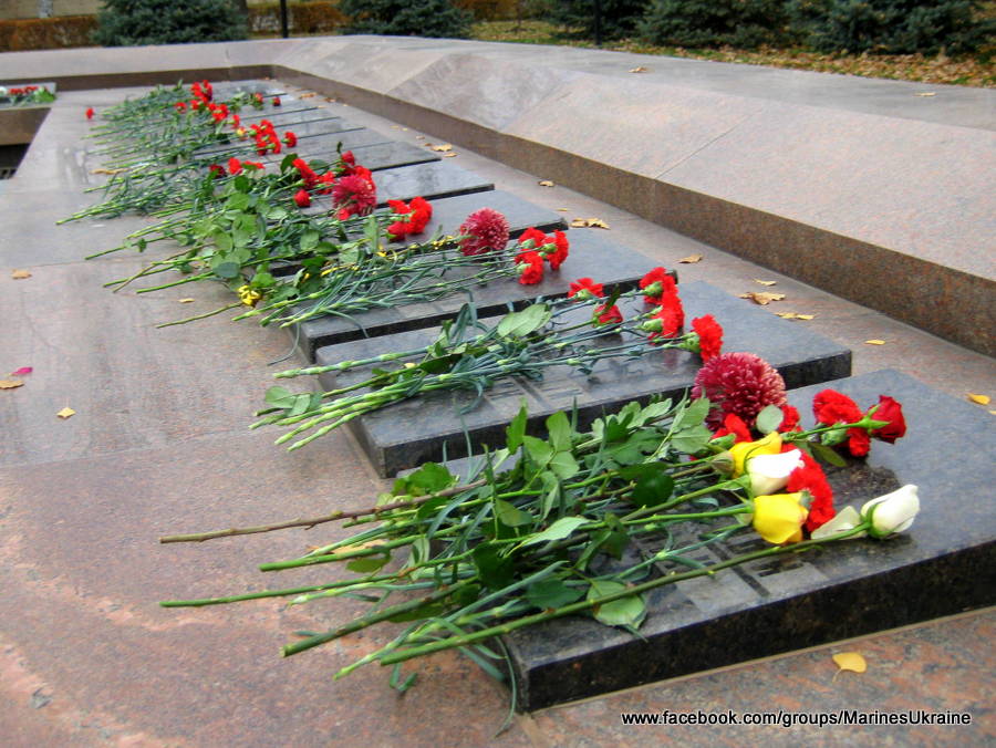 Возложение цветов у Мемориала Ольшанцам